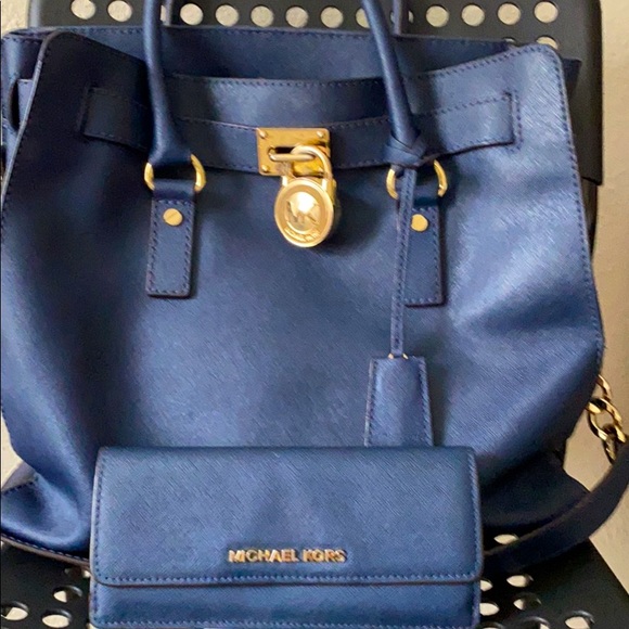 Michael Kors Handbags - Michael Kors Hamilton Bag w/ matching Wallet